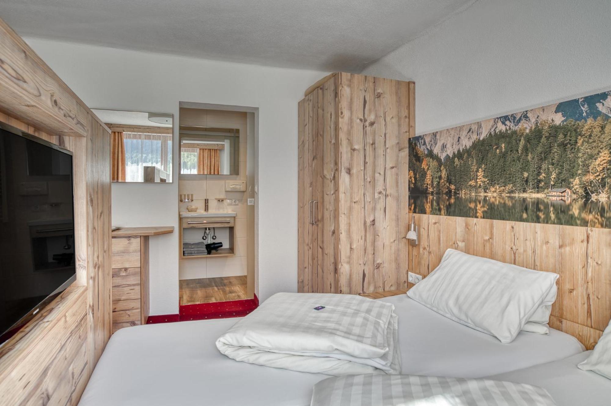 Hotel Jaegerhof Oetz Room photo