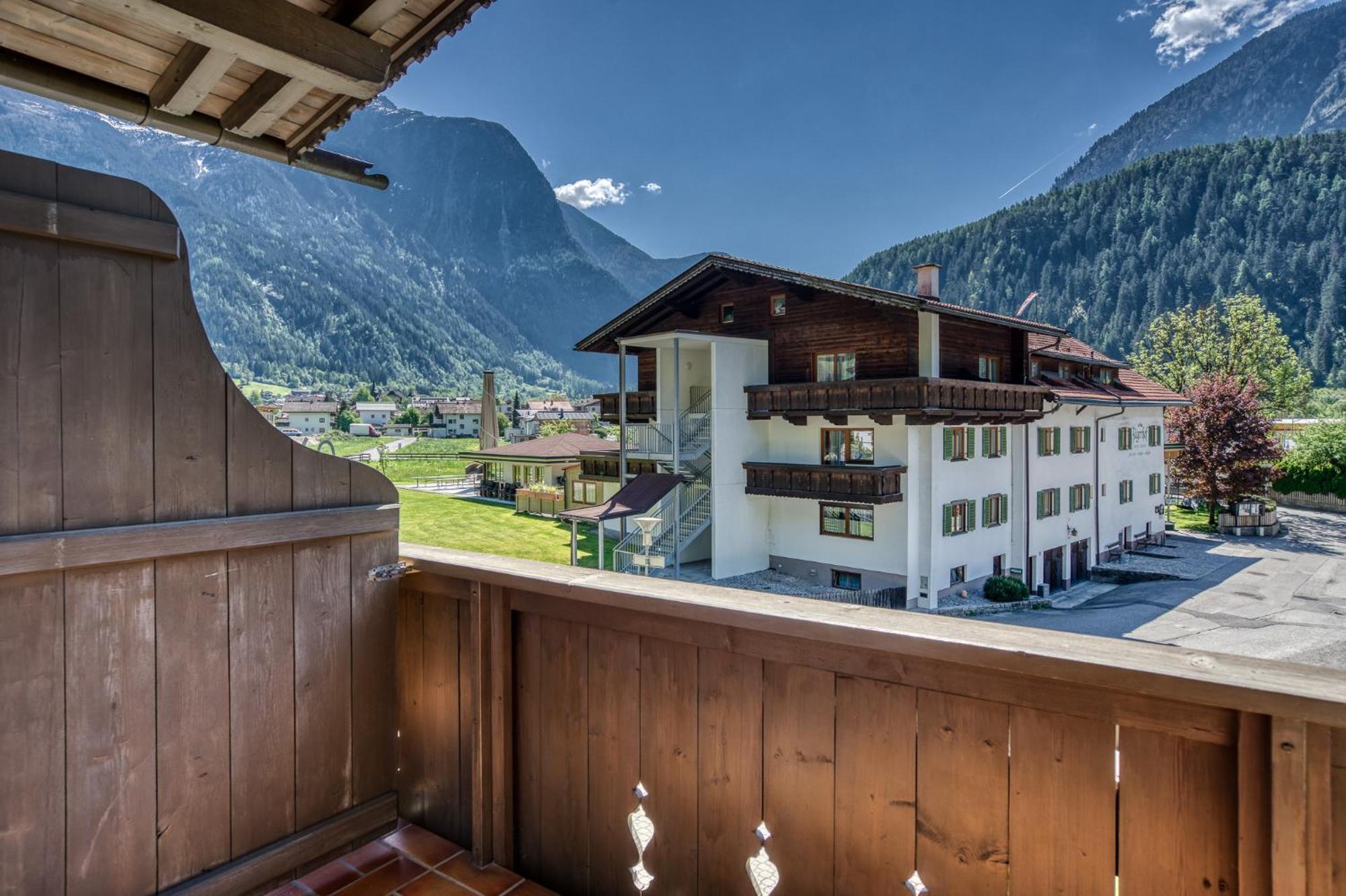 Hotel Jaegerhof Oetz Room photo
